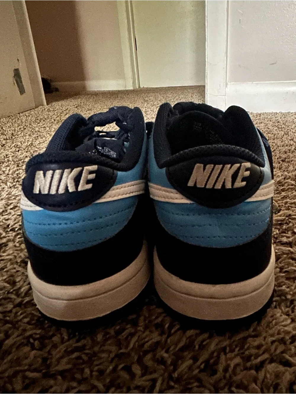 Nike Boys Black and Light Blue Low-Top Sneakers